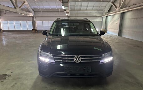 Volkswagen Tiguan II, 2019 год, 2 050 000 рублей, 2 фотография