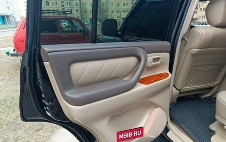 Toyota Land Cruiser 100 рестайлинг 2, 2006 год, 2 399 000 рублей, 2 фотография