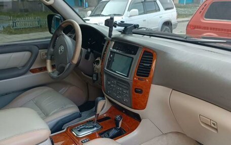 Toyota Land Cruiser 100 рестайлинг 2, 2006 год, 2 399 000 рублей, 10 фотография