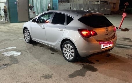 Opel Astra J, 2010 год, 750 000 рублей, 3 фотография