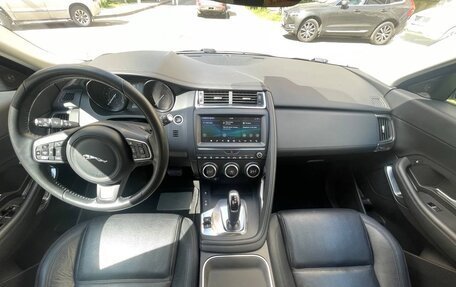 Jaguar E-Pace, 2018 год, 3 300 000 рублей, 12 фотография
