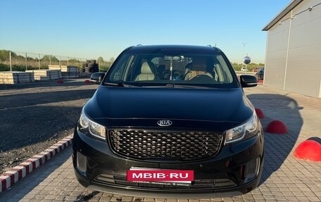 KIA Sedona III, 2017 год, 3 000 000 рублей, 2 фотография