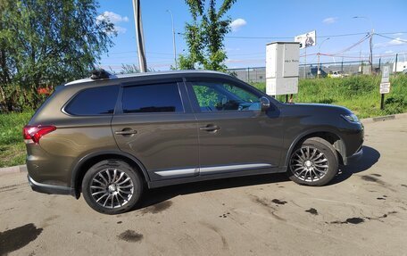 Mitsubishi Outlander III рестайлинг 3, 2016 год, 1 999 999 рублей, 5 фотография