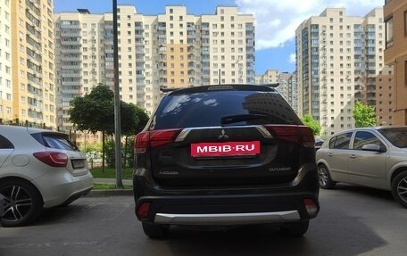 Mitsubishi Outlander III рестайлинг 3, 2016 год, 1 999 999 рублей, 2 фотография