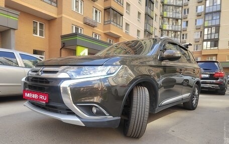 Mitsubishi Outlander III рестайлинг 3, 2016 год, 1 999 999 рублей, 3 фотография