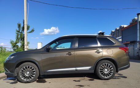 Mitsubishi Outlander III рестайлинг 3, 2016 год, 1 999 999 рублей, 9 фотография