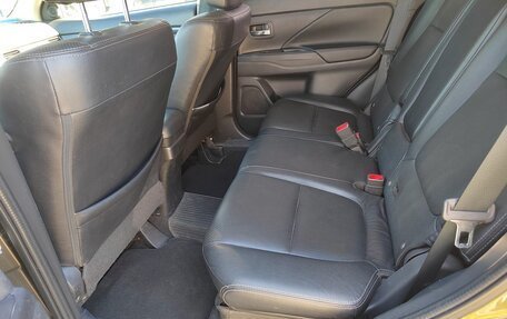 Mitsubishi Outlander III рестайлинг 3, 2016 год, 1 999 999 рублей, 12 фотография