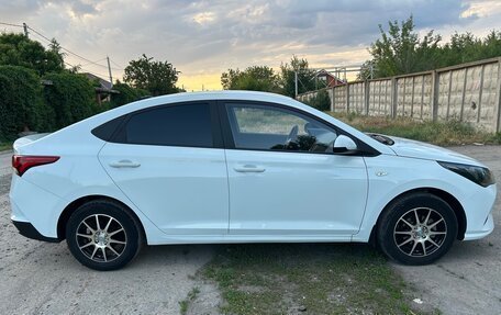 Hyundai Solaris II рестайлинг, 2020 год, 1 550 000 рублей, 3 фотография