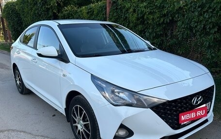 Hyundai Solaris II рестайлинг, 2020 год, 1 550 000 рублей, 2 фотография