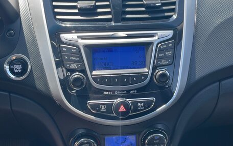 Hyundai Solaris II рестайлинг, 2012 год, 1 100 000 рублей, 24 фотография