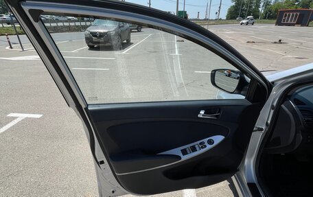 Hyundai Solaris II рестайлинг, 2012 год, 1 100 000 рублей, 33 фотография