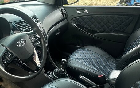 Hyundai Solaris II рестайлинг, 2011 год, 500 000 рублей, 6 фотография