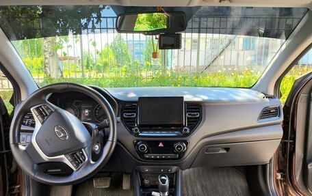Hyundai Solaris II рестайлинг, 2021 год, 1 630 000 рублей, 5 фотография