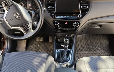 Hyundai Solaris II рестайлинг, 2021 год, 1 630 000 рублей, 6 фотография