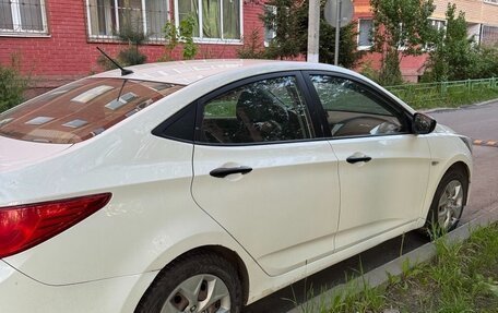 Hyundai Solaris II рестайлинг, 2015 год, 595 000 рублей, 2 фотография