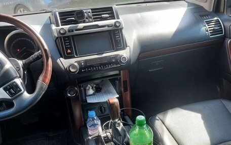 Toyota Land Cruiser Prado 150 рестайлинг 2, 2014 год, 3 050 000 рублей, 9 фотография