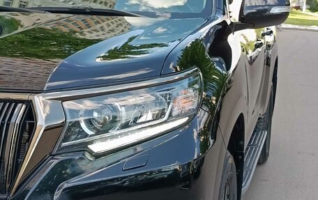Toyota Land Cruiser Prado 150 рестайлинг 2, 2022 год, 8 700 000 рублей, 9 фотография