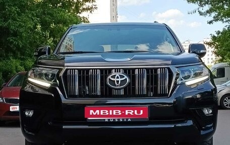 Toyota Land Cruiser Prado 150 рестайлинг 2, 2022 год, 8 700 000 рублей, 5 фотография