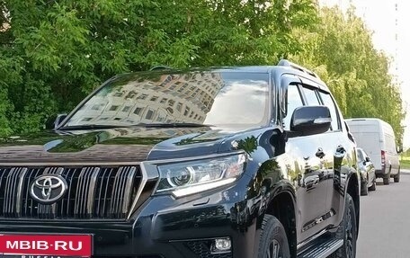 Toyota Land Cruiser Prado 150 рестайлинг 2, 2022 год, 8 700 000 рублей, 2 фотография