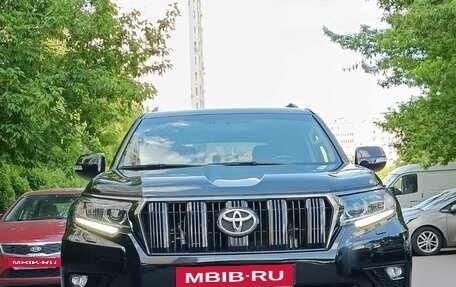 Toyota Land Cruiser Prado 150 рестайлинг 2, 2022 год, 8 700 000 рублей, 4 фотография
