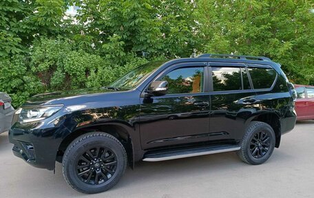Toyota Land Cruiser Prado 150 рестайлинг 2, 2022 год, 8 700 000 рублей, 17 фотография