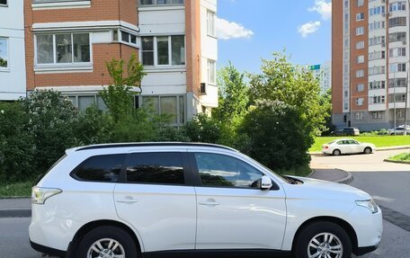 Mitsubishi Outlander III рестайлинг 3, 2013 год, 1 550 000 рублей, 4 фотография