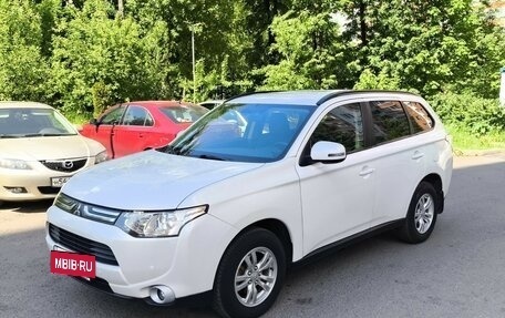Mitsubishi Outlander III рестайлинг 3, 2013 год, 1 550 000 рублей, 7 фотография