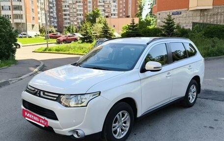Mitsubishi Outlander III рестайлинг 3, 2013 год, 1 550 000 рублей, 3 фотография