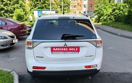 Mitsubishi Outlander III рестайлинг 3, 2013 год, 1 550 000 рублей, 6 фотография