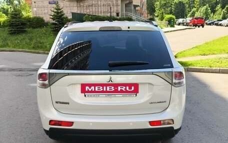 Mitsubishi Outlander III рестайлинг 3, 2013 год, 1 550 000 рублей, 12 фотография