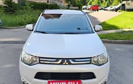 Mitsubishi Outlander III рестайлинг 3, 2013 год, 1 550 000 рублей, 13 фотография