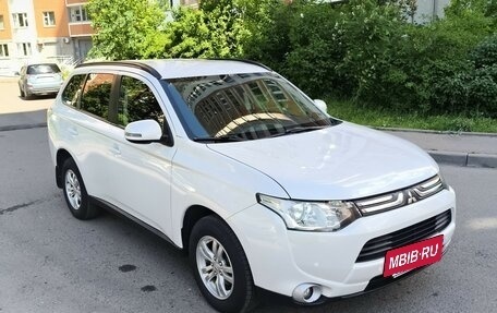 Mitsubishi Outlander III рестайлинг 3, 2013 год, 1 550 000 рублей, 9 фотография