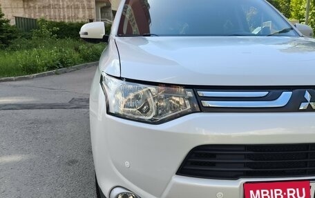 Mitsubishi Outlander III рестайлинг 3, 2013 год, 1 550 000 рублей, 10 фотография