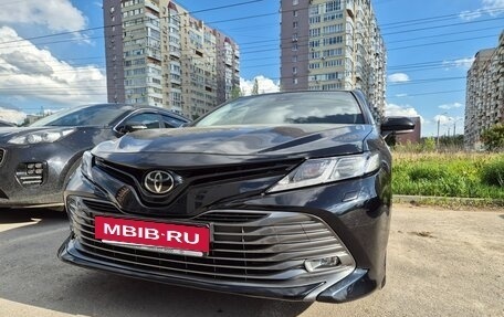 Toyota Camry, 2020 год, 3 290 000 рублей, 2 фотография