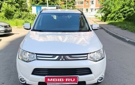 Mitsubishi Outlander III рестайлинг 3, 2013 год, 1 550 000 рублей, 18 фотография