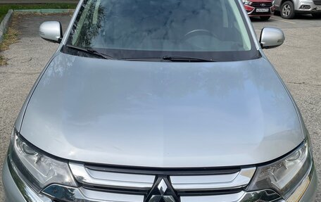 Mitsubishi Outlander III рестайлинг 3, 2016 год, 1 950 000 рублей, 4 фотография
