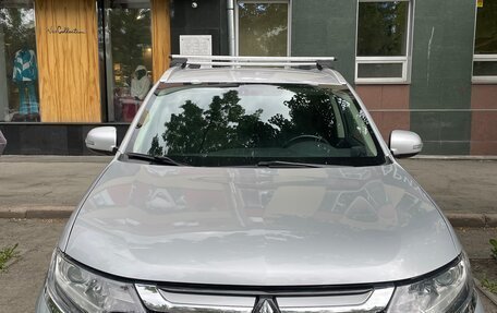 Mitsubishi Outlander III рестайлинг 3, 2016 год, 1 950 000 рублей, 3 фотография