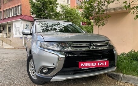 Mitsubishi Outlander III рестайлинг 3, 2016 год, 1 950 000 рублей, 6 фотография