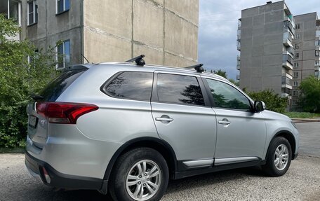 Mitsubishi Outlander III рестайлинг 3, 2016 год, 1 950 000 рублей, 10 фотография