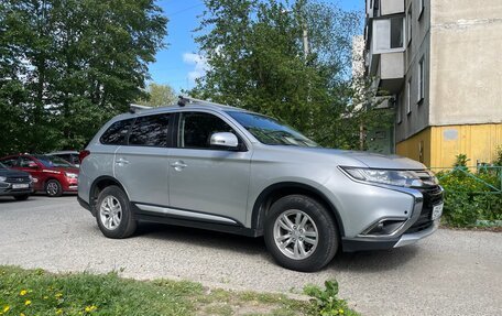 Mitsubishi Outlander III рестайлинг 3, 2016 год, 1 950 000 рублей, 9 фотография