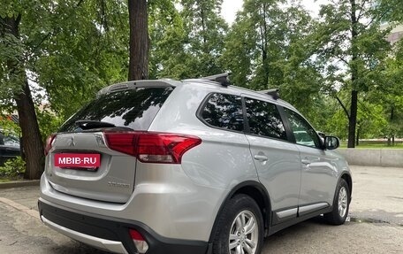 Mitsubishi Outlander III рестайлинг 3, 2016 год, 1 950 000 рублей, 11 фотография