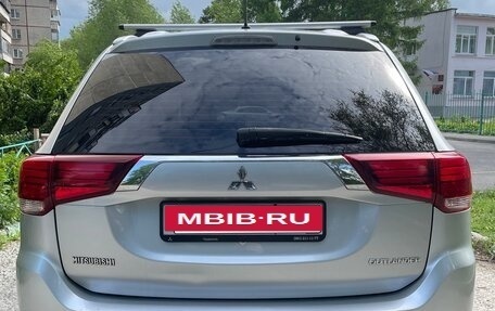 Mitsubishi Outlander III рестайлинг 3, 2016 год, 1 950 000 рублей, 16 фотография