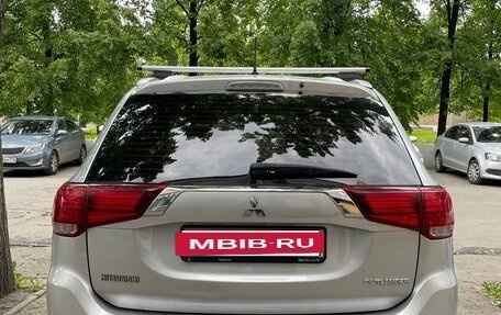 Mitsubishi Outlander III рестайлинг 3, 2016 год, 1 950 000 рублей, 15 фотография