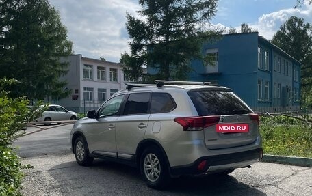 Mitsubishi Outlander III рестайлинг 3, 2016 год, 1 950 000 рублей, 18 фотография