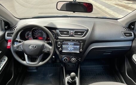 KIA Rio III рестайлинг, 2013 год, 880 000 рублей, 10 фотография