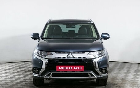 Mitsubishi Outlander III рестайлинг 3, 2020 год, 2 400 000 рублей, 2 фотография