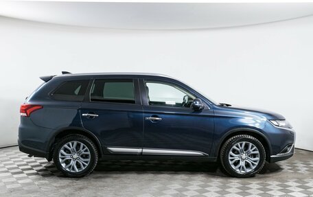 Mitsubishi Outlander III рестайлинг 3, 2020 год, 2 400 000 рублей, 4 фотография