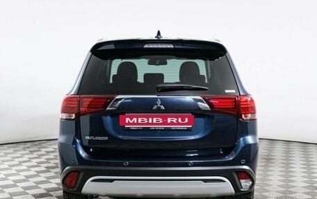 Mitsubishi Outlander III рестайлинг 3, 2020 год, 2 400 000 рублей, 6 фотография