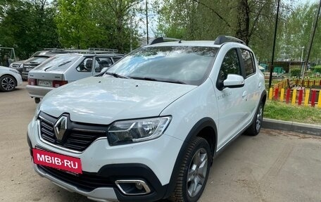 Renault Sandero II рестайлинг, 2019 год, 1 050 000 рублей, 2 фотография