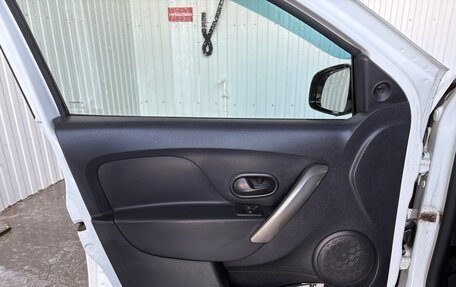 Renault Logan II, 2015 год, 650 000 рублей, 6 фотография